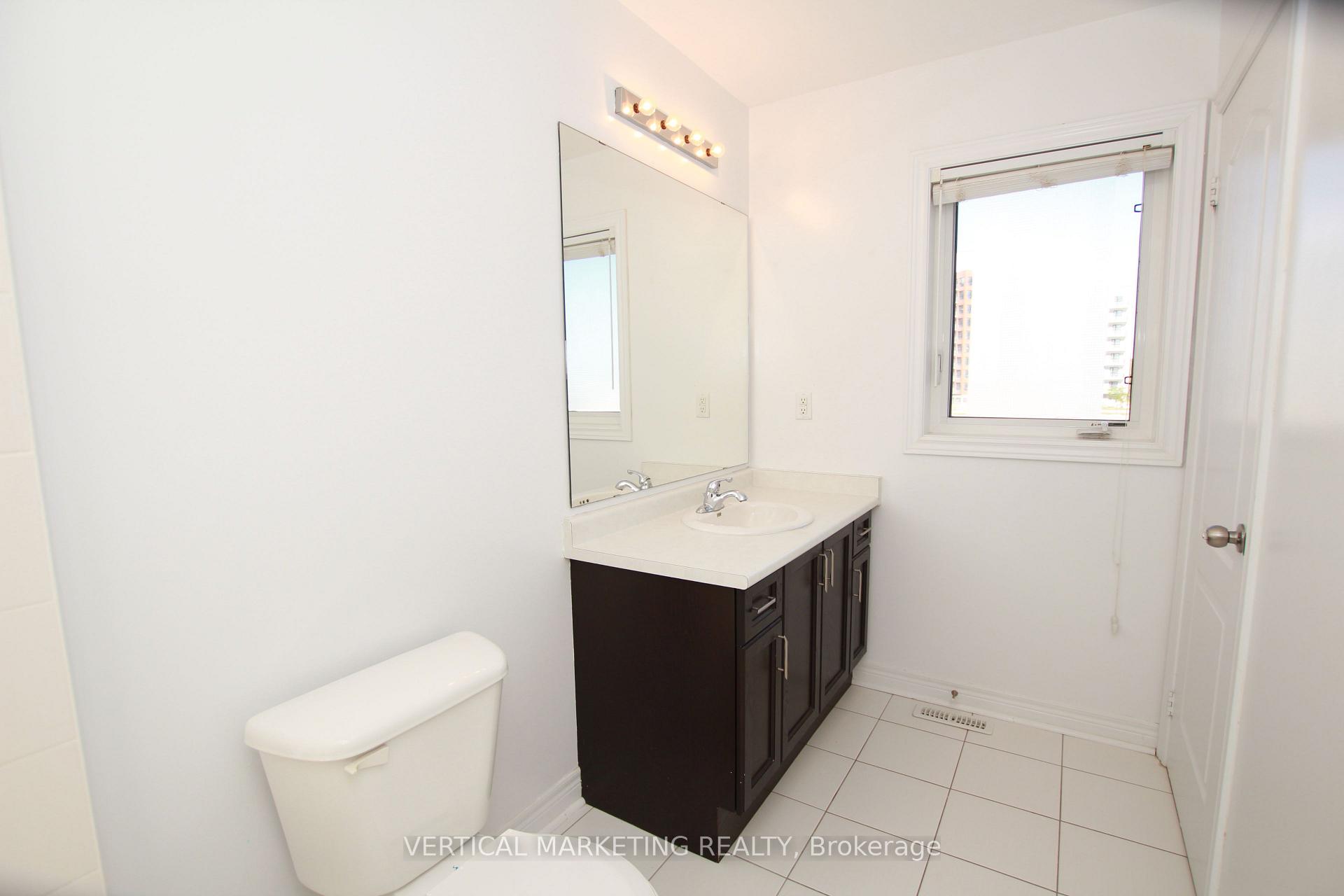 Photo 16 of 72 Pearcey Crescent, Barrie, West Bayfield — HOMEH