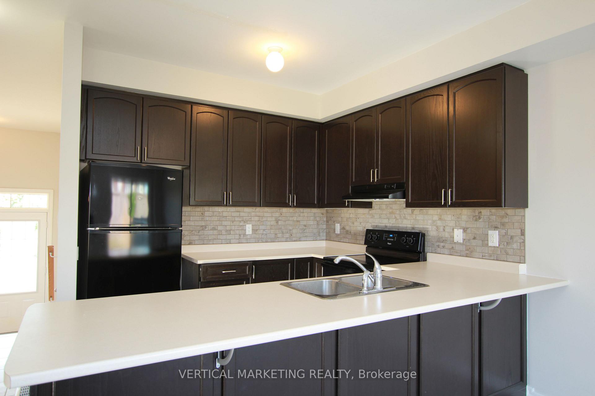 Photo 17 of 72 Pearcey Crescent, Barrie, West Bayfield — HOMEH