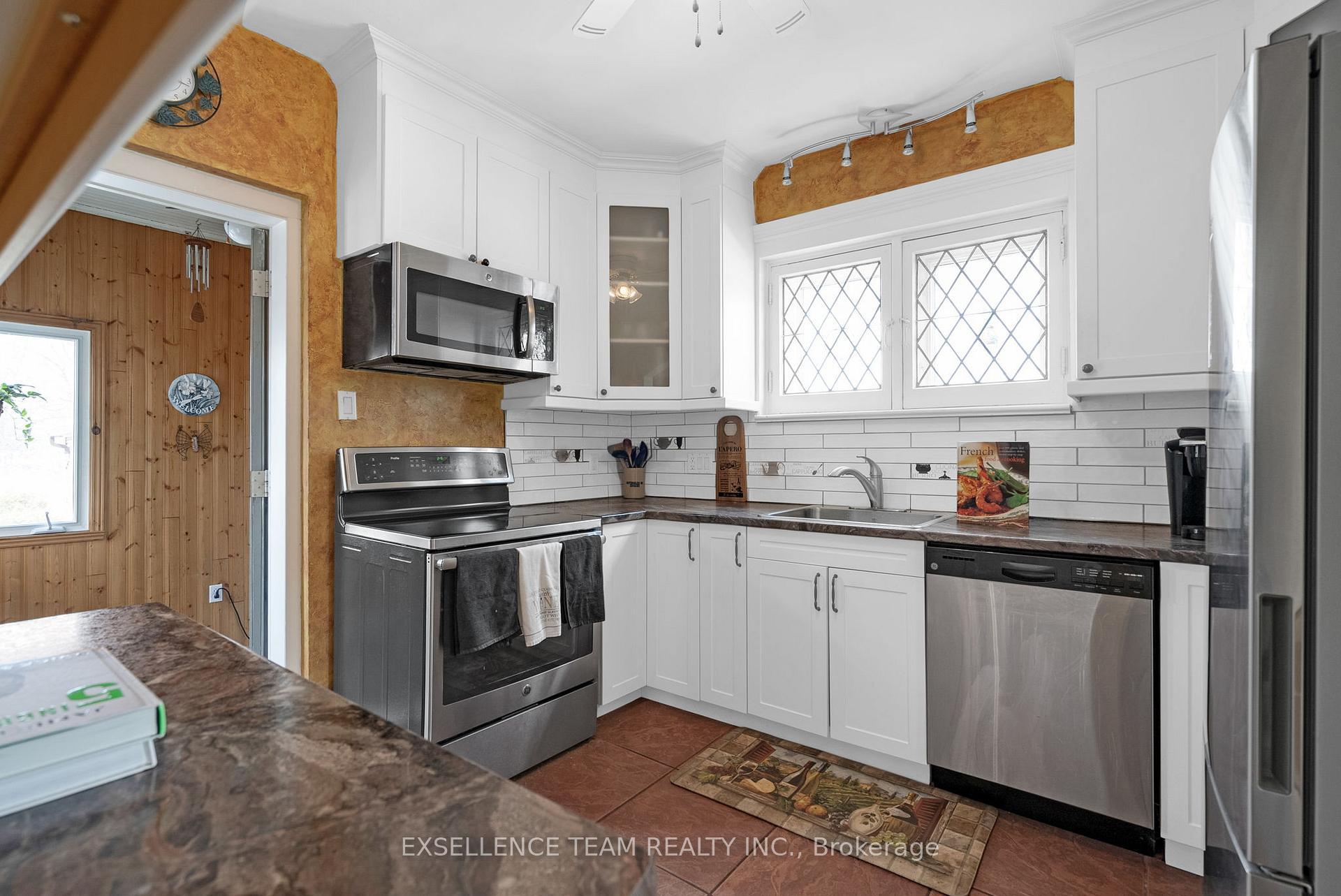 Photo 9 of 137 Fourth Street W, Cornwall — HOMEH