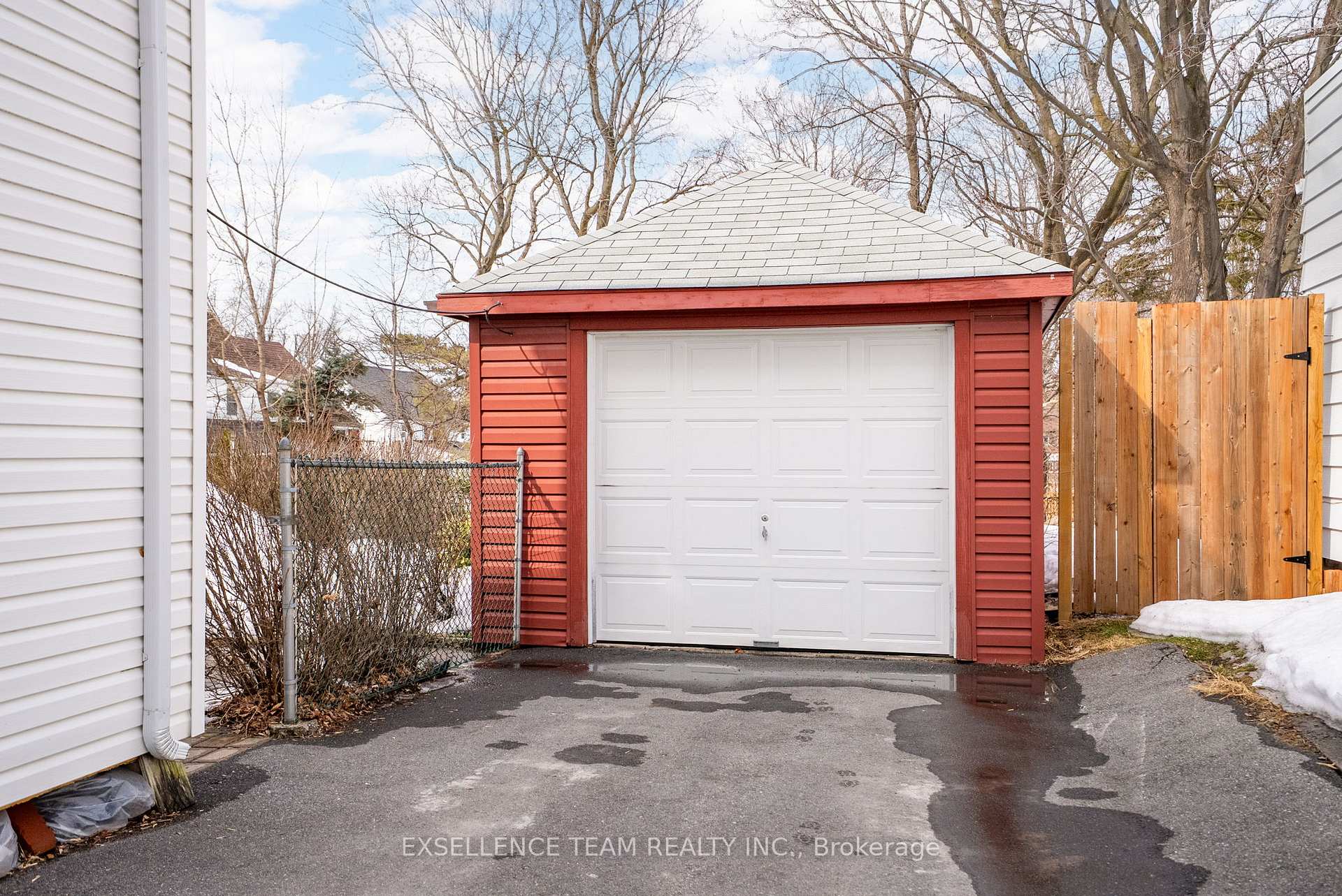 Photo 26 of 137 Fourth Street W, Cornwall — HOMEH