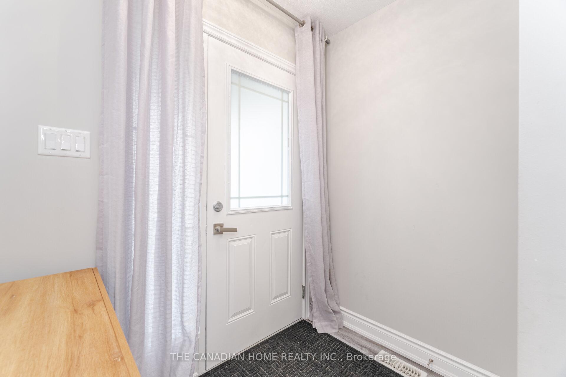 Photo 5 of 28 Ambrous Crescent, Guelph, Kortright East — HOMEH