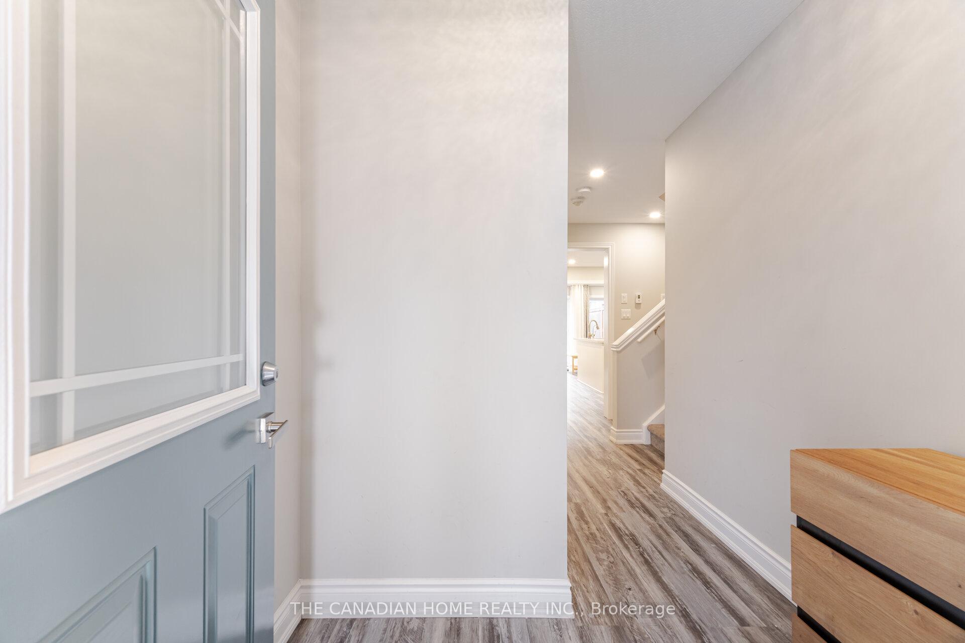 Photo 6 of 28 Ambrous Crescent, Guelph, Kortright East — HOMEH