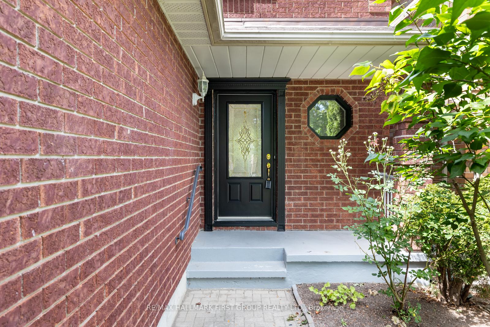 Photo 3 of 50 Stagemaster Crescent, Clarington, Courtice — HOMEH