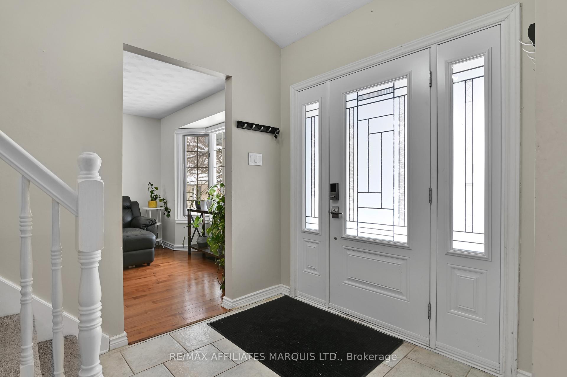 Photo 2 of 867 Chelsea Crescent, Cornwall — HOMEH