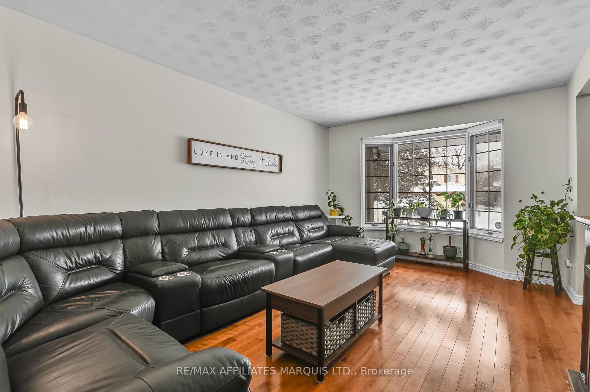 Photo 6 of 867 Chelsea Crescent, Cornwall — HOMEH