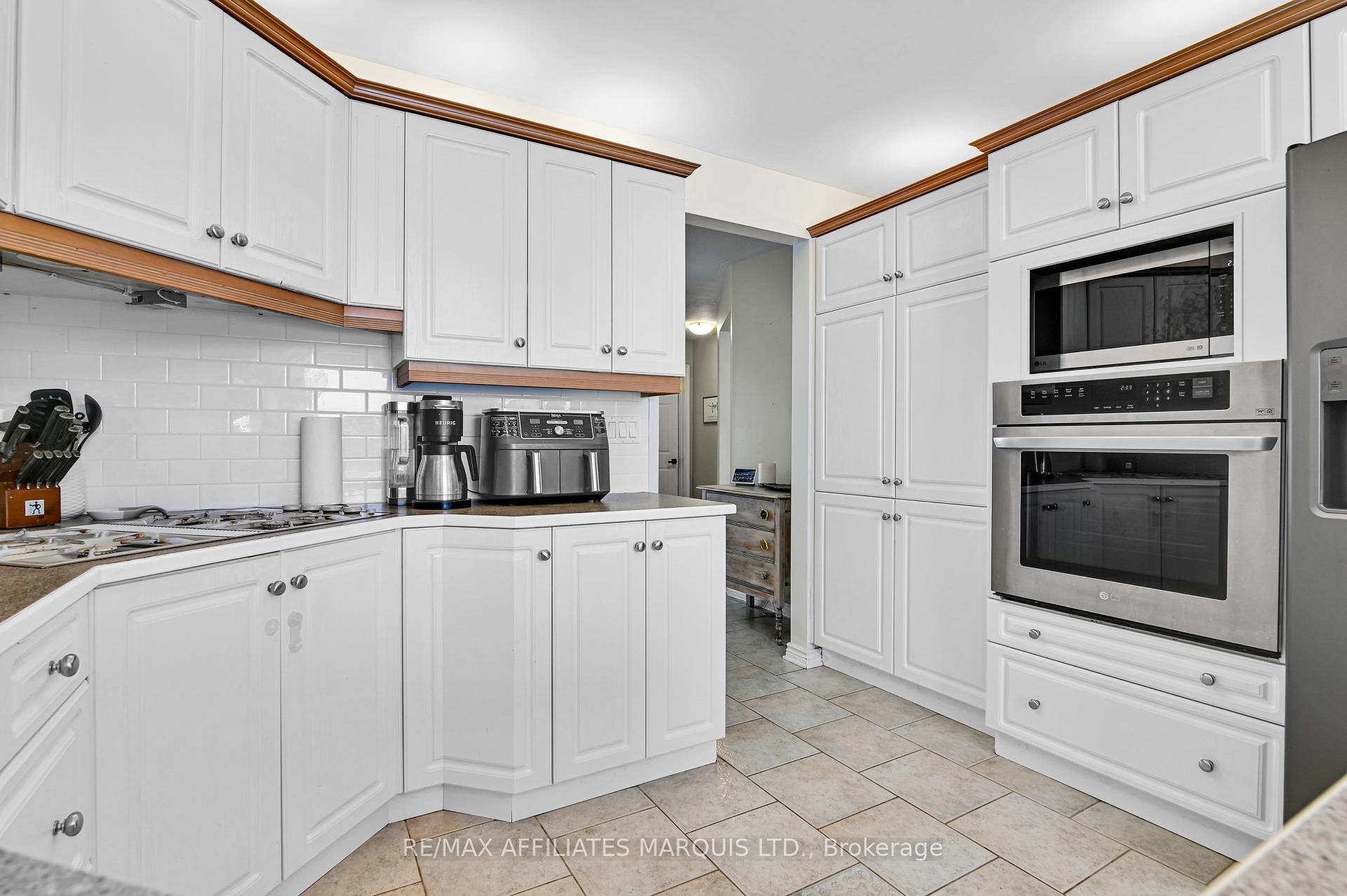 Photo 8 of 867 Chelsea Crescent, Cornwall — HOMEH