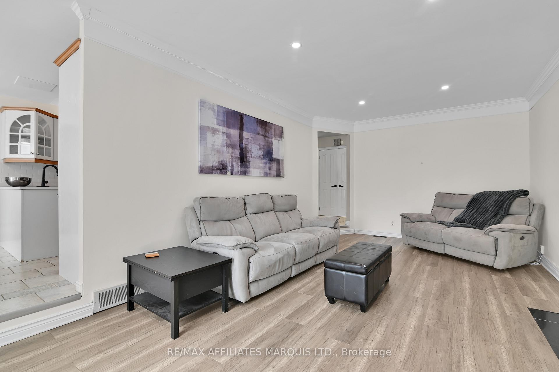 Photo 12 of 867 Chelsea Crescent, Cornwall — HOMEH