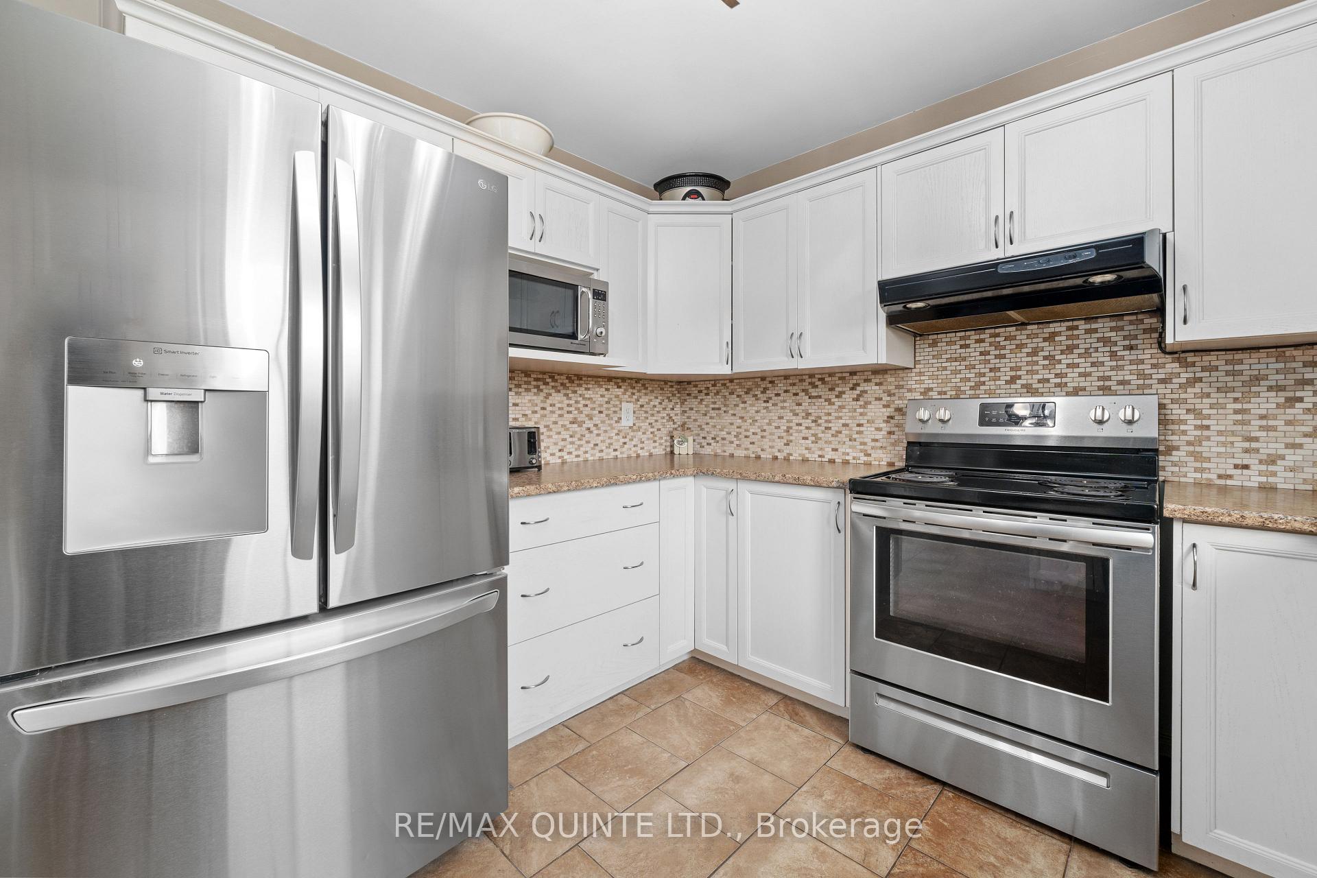 Photo 12 of 40 Oak Ridge Boulevard, Belleville, Belleville Ward — HOMEH