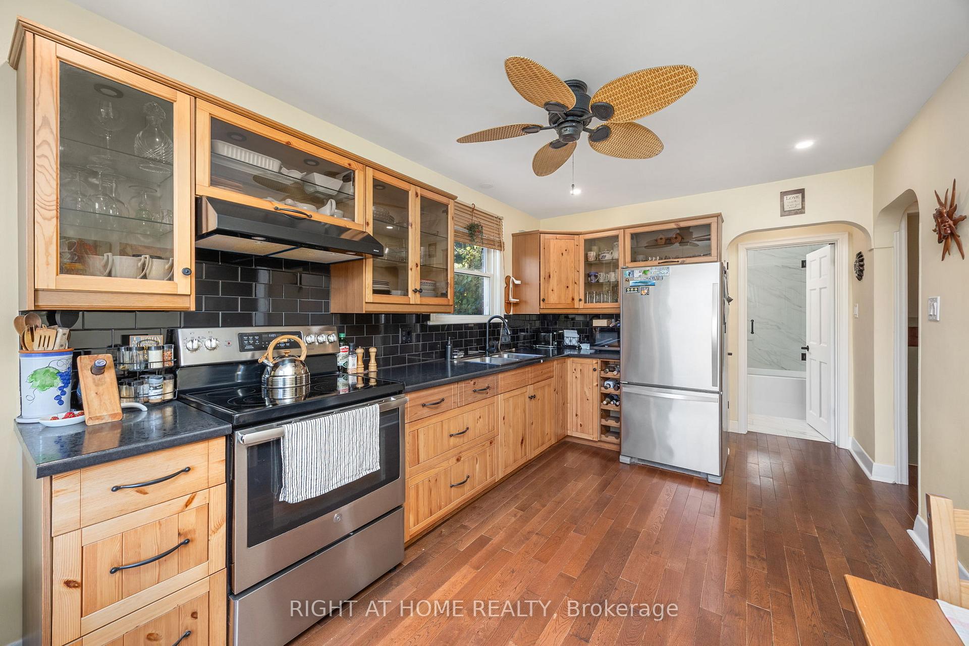 Photo 18 of 1140 Second Concession W, Hamilton, Rural Flamborough — HOMEH
