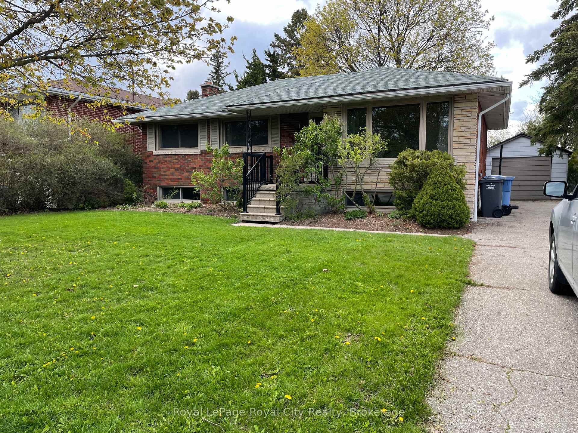 Photo 1 of 9 Oriole Crescent W, Guelph, Dovercliffe Park/Old University — HOMEH