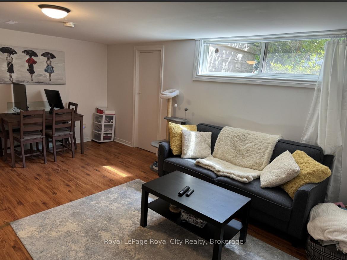 Photo 2 of 9 Oriole Crescent W, Guelph, Dovercliffe Park/Old University — HOMEH