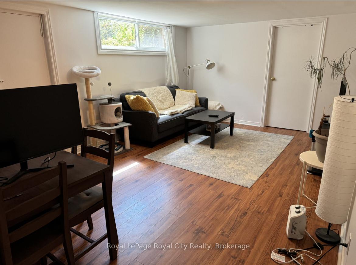 Photo 3 of 9 Oriole Crescent W, Guelph, Dovercliffe Park/Old University — HOMEH