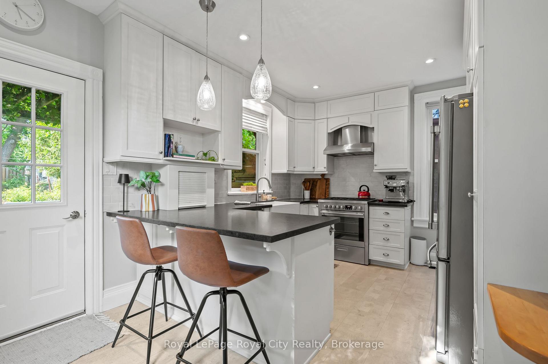 Photo 10 of 48 Toronto Street, Guelph, St. Patrick's Ward — HOMEH