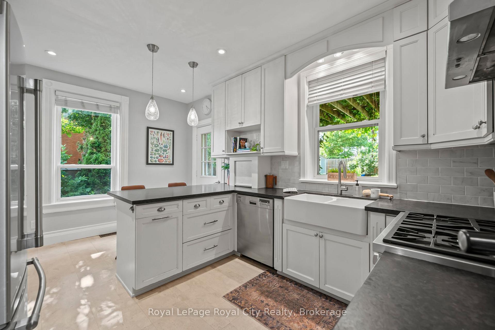 Photo 15 of 48 Toronto Street, Guelph, St. Patrick's Ward — HOMEH