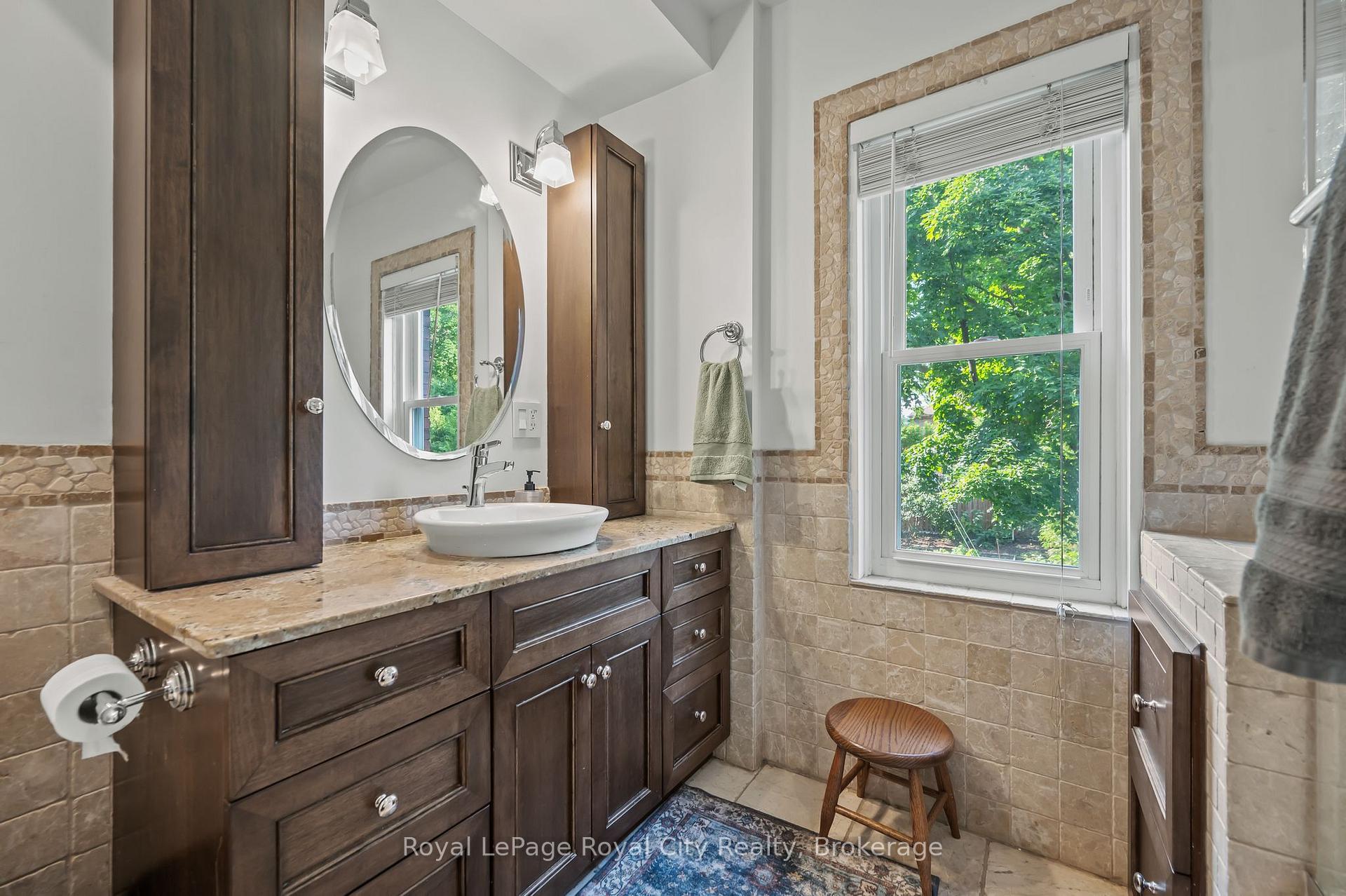 Photo 23 of 48 Toronto Street, Guelph, St. Patrick's Ward — HOMEH
