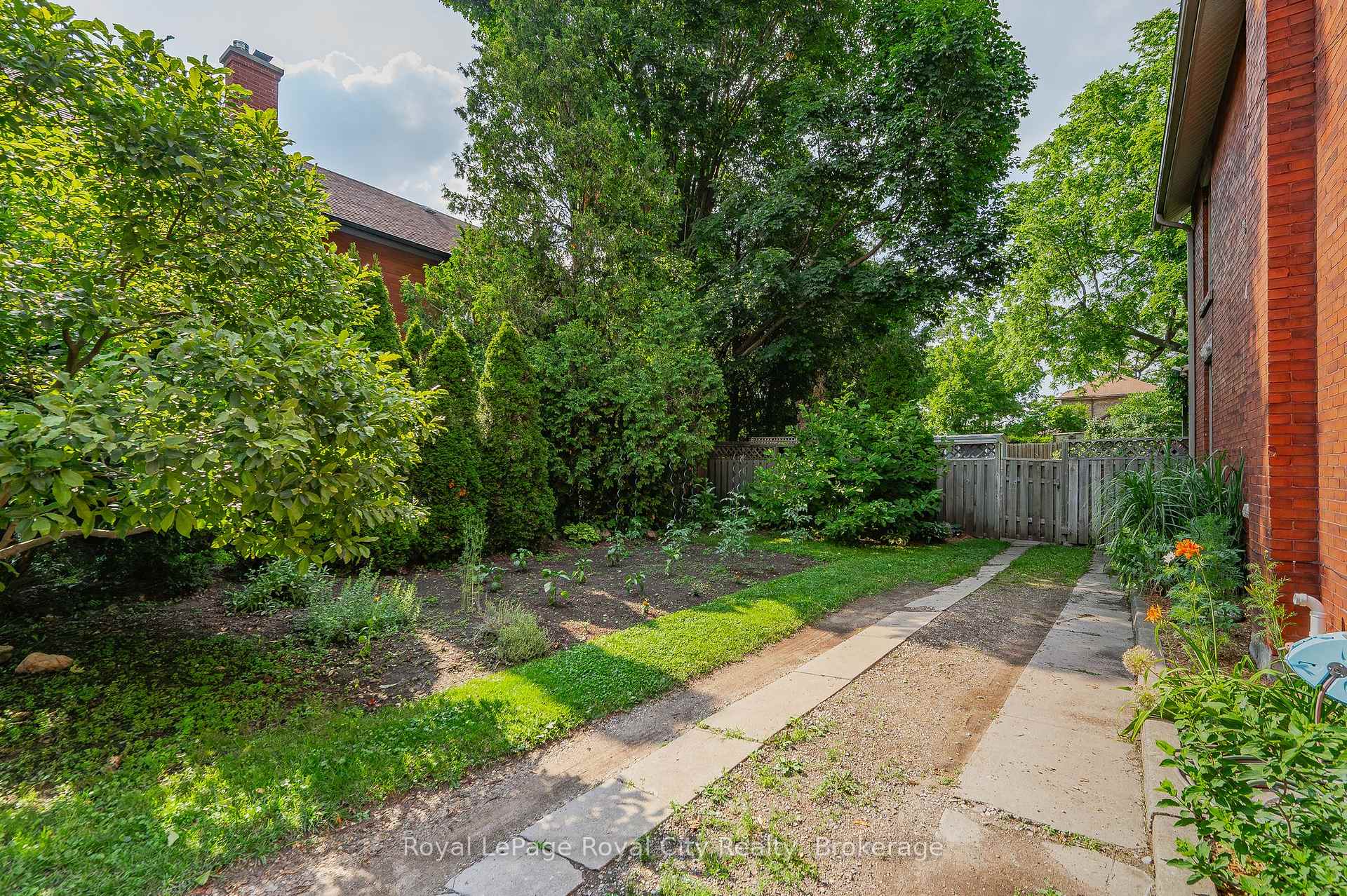 Photo 34 of 48 Toronto Street, Guelph, St. Patrick's Ward — HOMEH