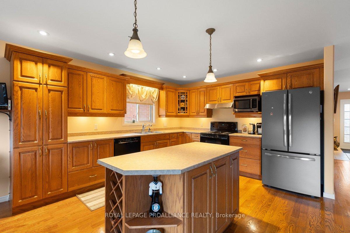 Photo 5 of 112 Hickory Grove, Belleville, Belleville Ward — HOMEH