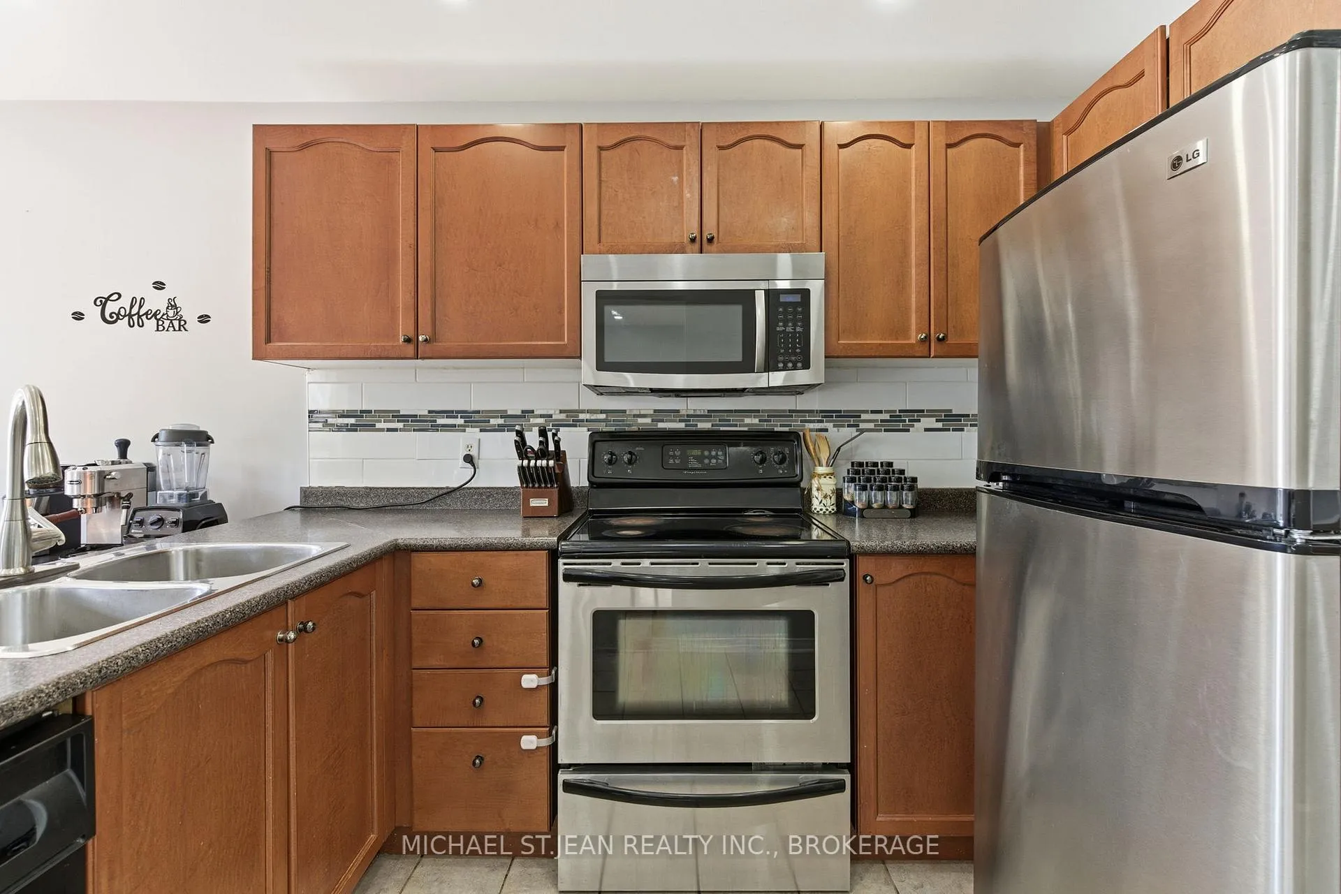 Photo 5 of 2 Racalmuto Street, Hamilton, Lisgar — HOMEH