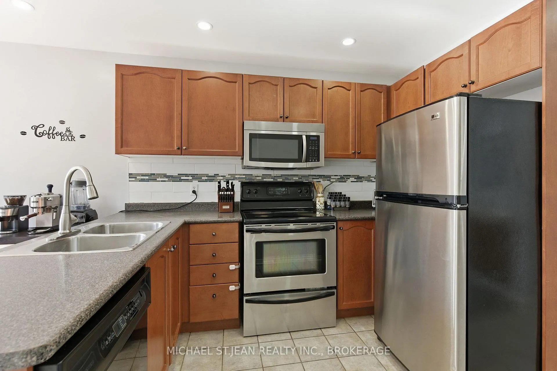 Photo 6 of 2 Racalmuto Street, Hamilton, Lisgar — HOMEH
