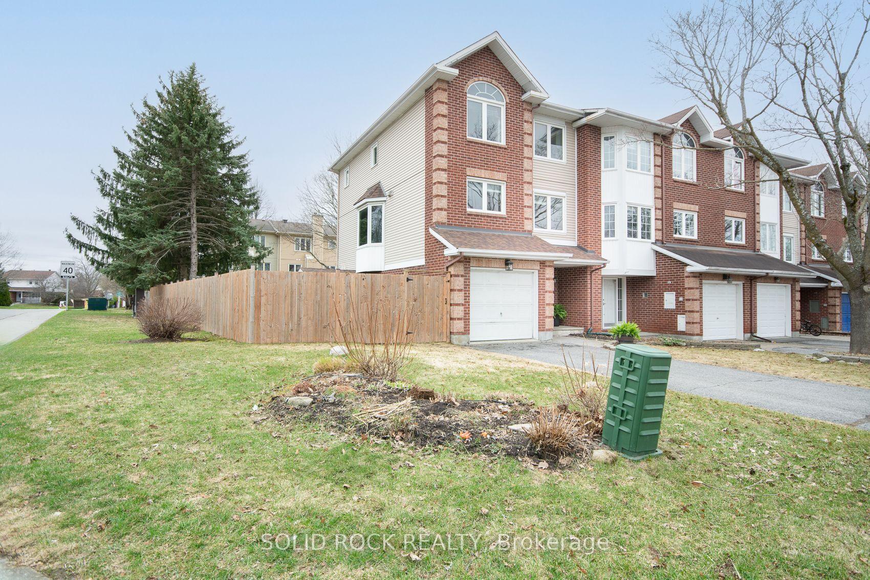Photo 2 of 5 Weybridge Drive, Ottawa, Barrhaven - Cedargrove/Fraserdale — HOMEH