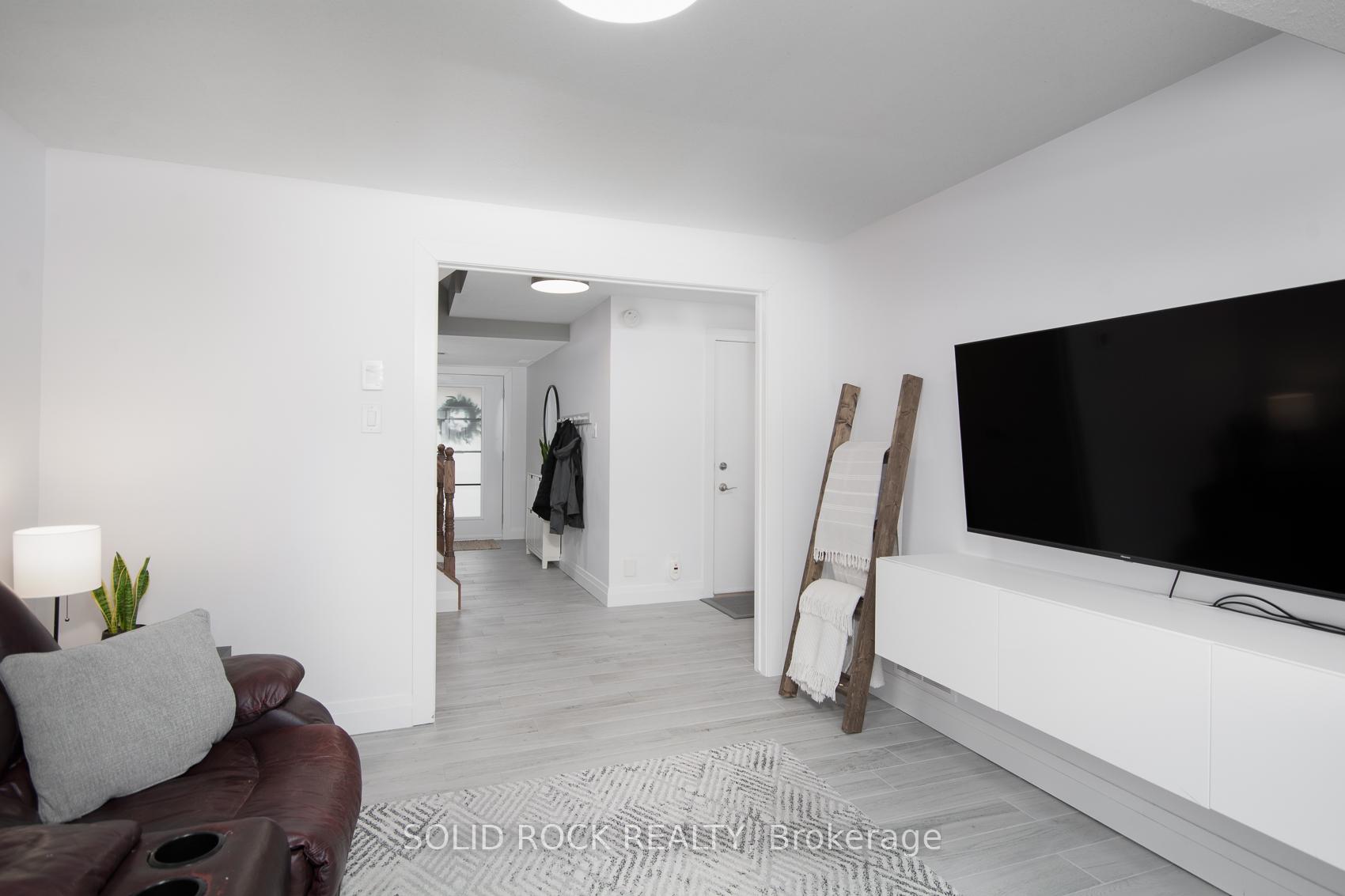 Photo 11 of 5 Weybridge Drive, Ottawa, Barrhaven - Cedargrove/Fraserdale — HOMEH