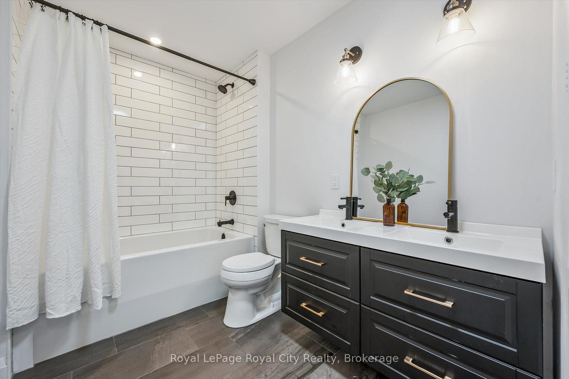 Photo 33 of 54 Forbes Avenue, Guelph, Dovercliffe Park/Old University — HOMEH
