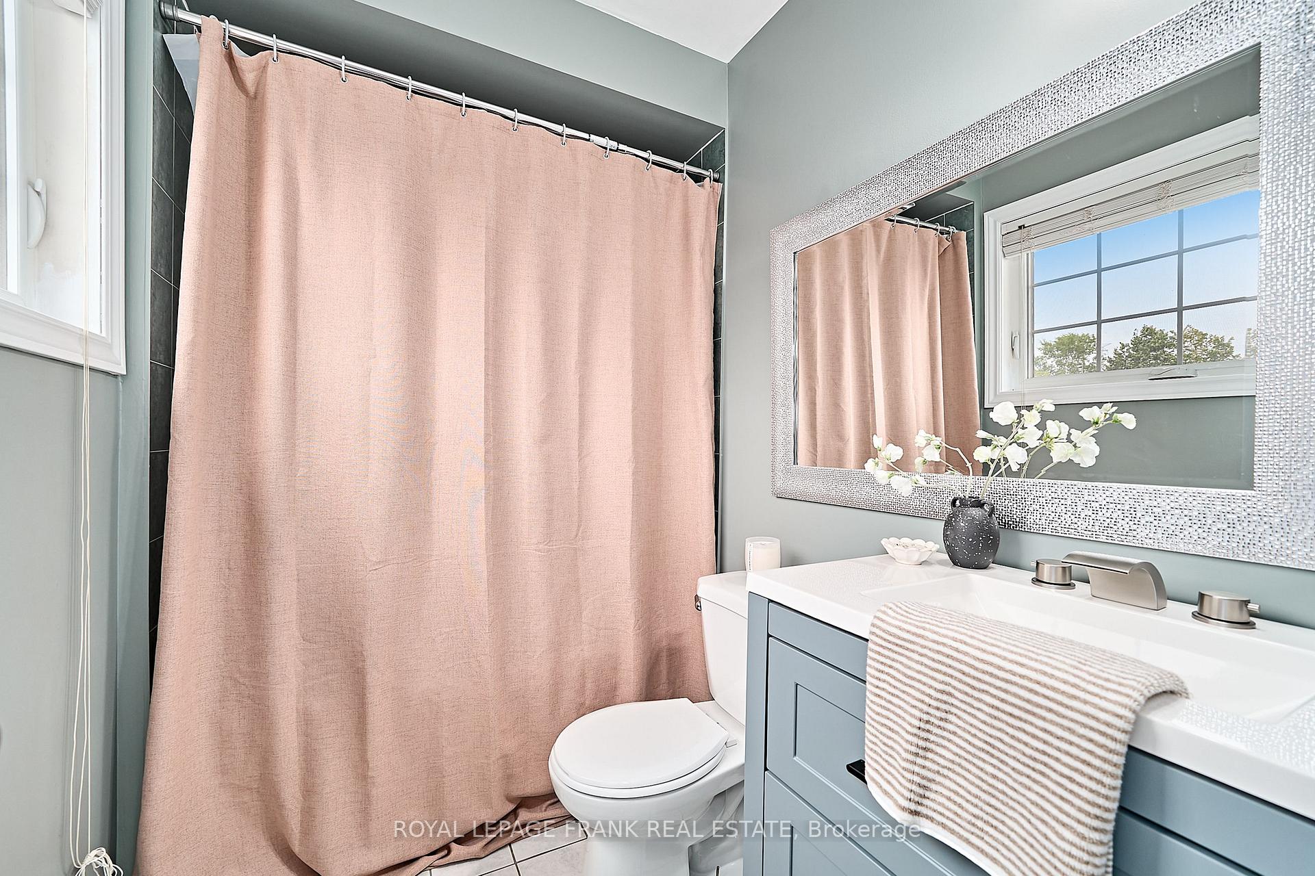 Photo 23 of 29 Carveth Crescent, Clarington, Newcastle — HOMEH