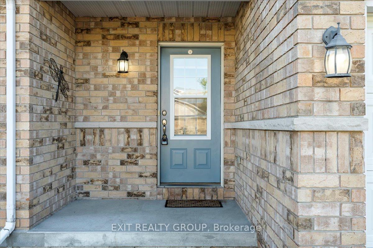Photo 2 of 123 Sarah Court, Belleville, Belleville Ward — HOMEH