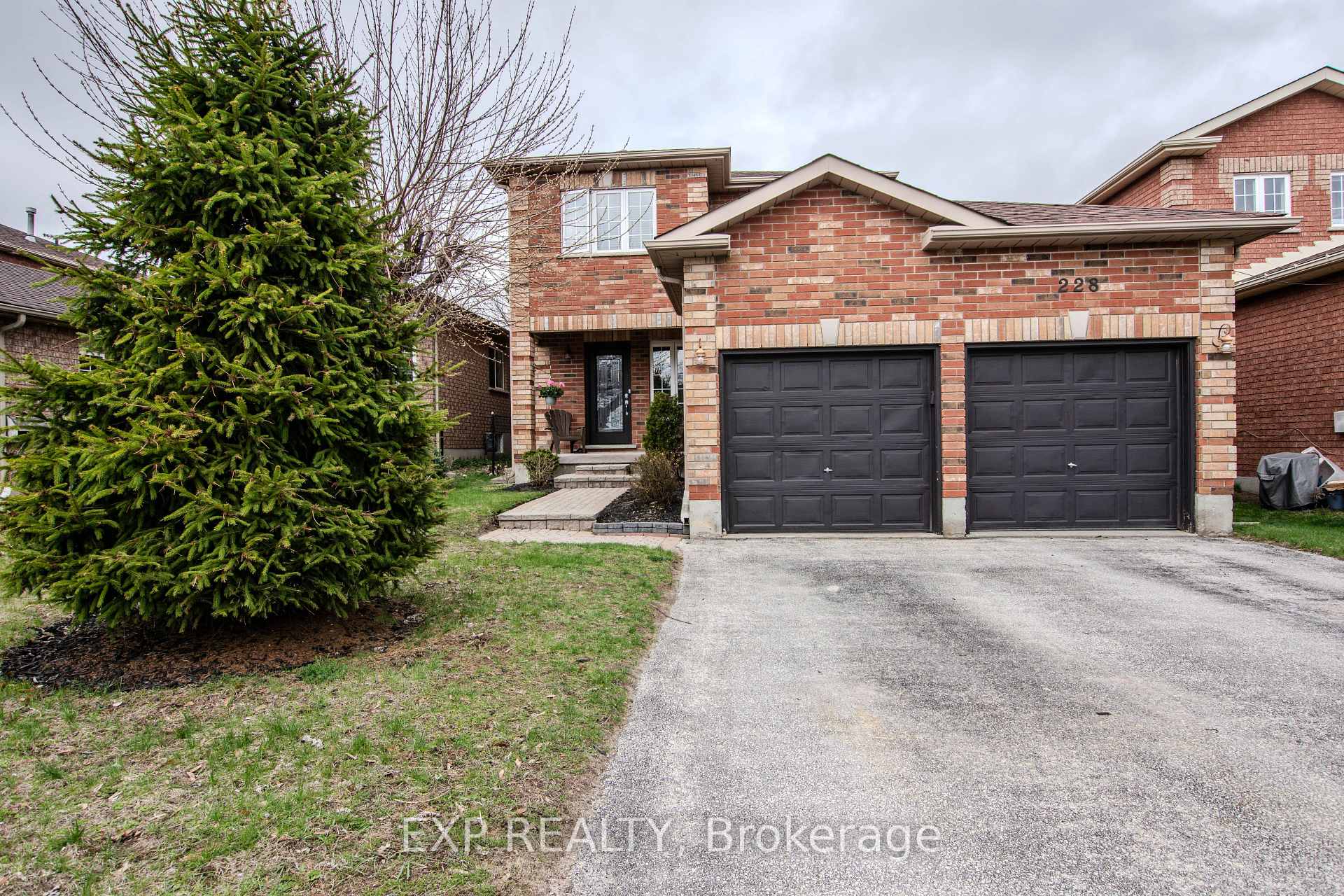 Photo 2 of 228 Mapleton Avenue S, Barrie, Holly — HOMEH