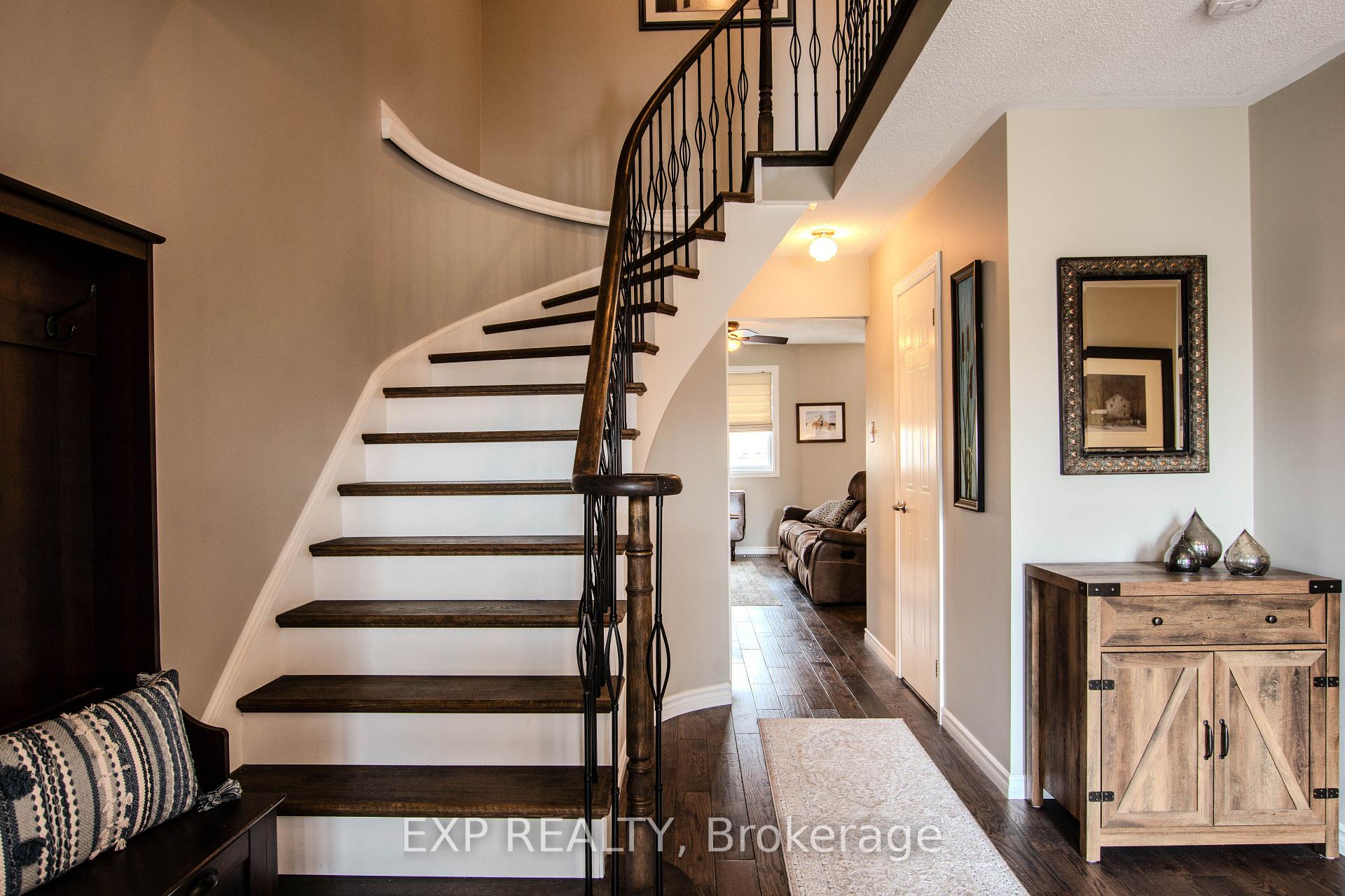 Photo 6 of 228 Mapleton Avenue S, Barrie, Holly — HOMEH