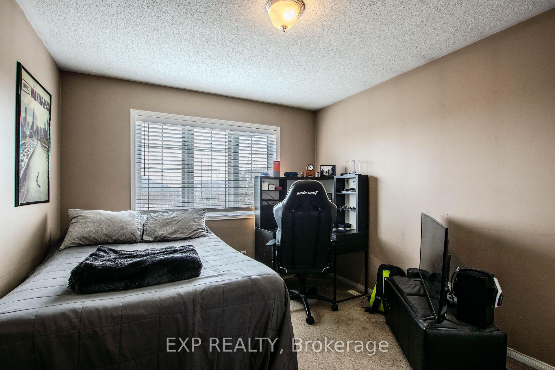 Photo 21 of 228 Mapleton Avenue S, Barrie, Holly — HOMEH