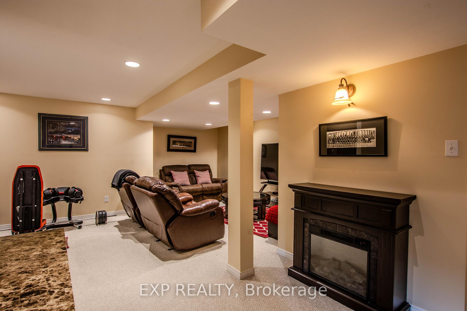 Photo 32 of 228 Mapleton Avenue S, Barrie, Holly — HOMEH