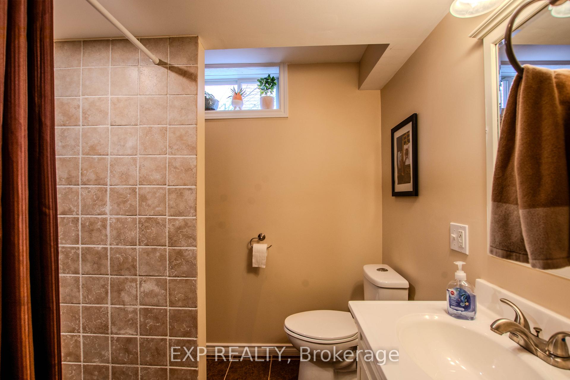 Photo 35 of 228 Mapleton Avenue S, Barrie, Holly — HOMEH