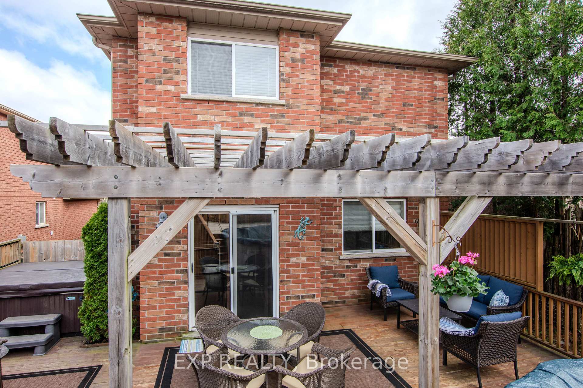 Photo 45 of 228 Mapleton Avenue S, Barrie, Holly — HOMEH