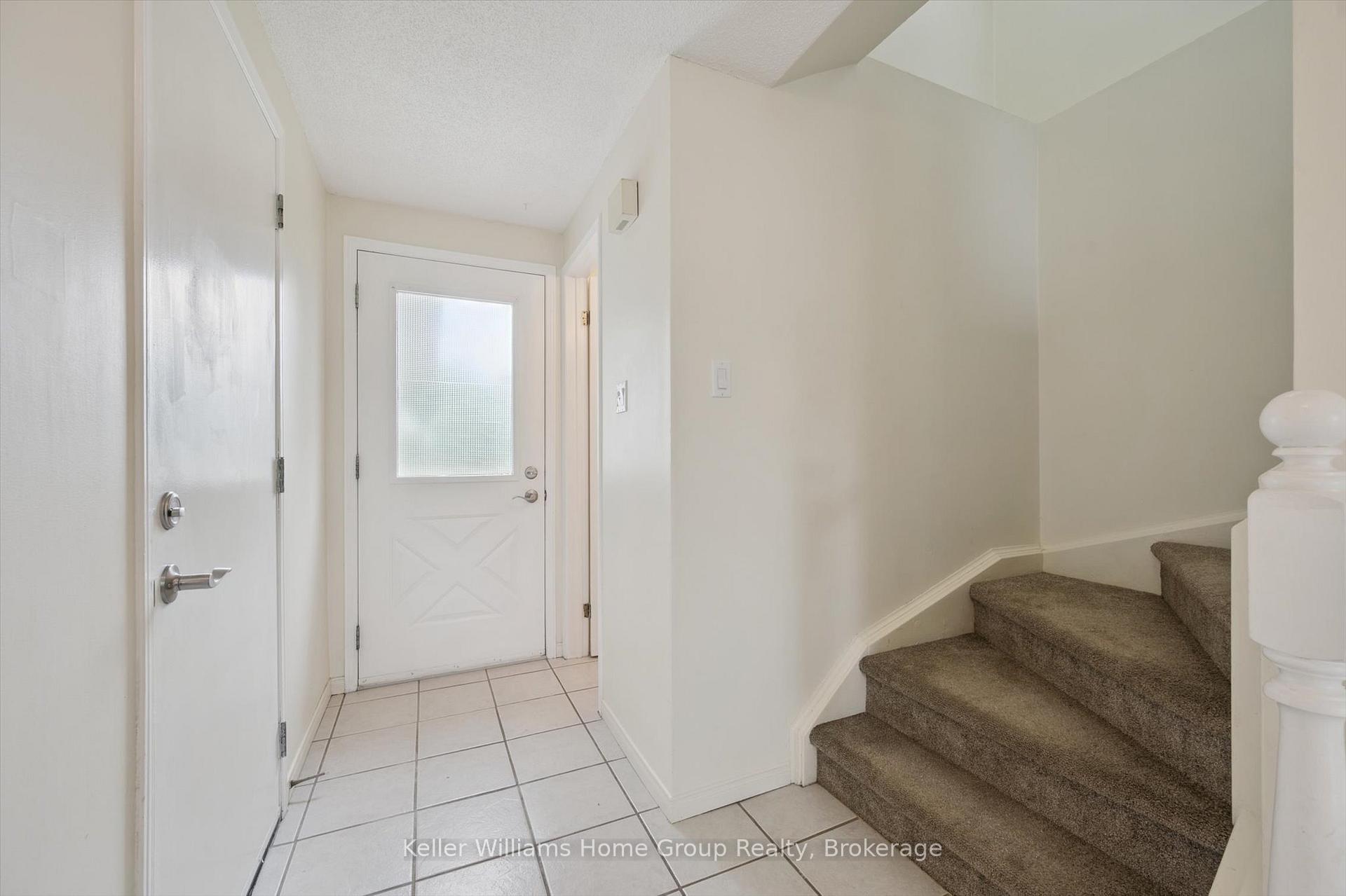 Photo 5 of 127 Moss Place, Guelph, Kortright West — HOMEH