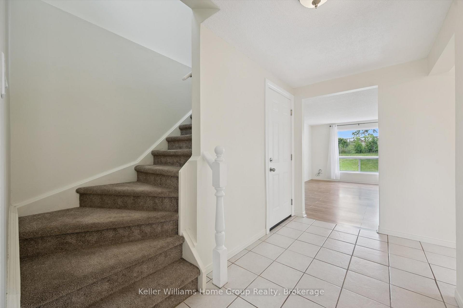 Photo 6 of 127 Moss Place, Guelph, Kortright West — HOMEH