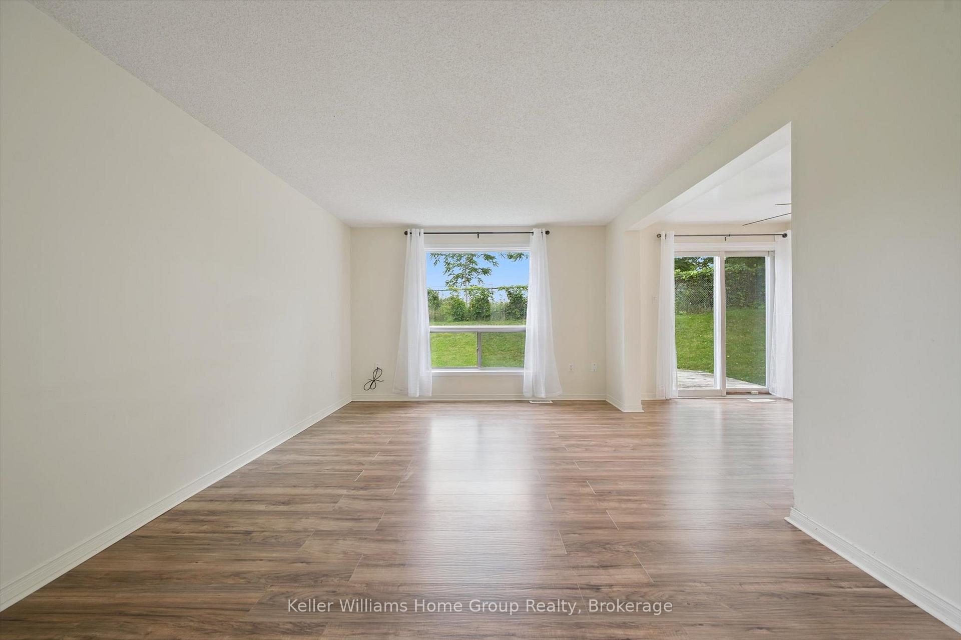 Photo 7 of 127 Moss Place, Guelph, Kortright West — HOMEH