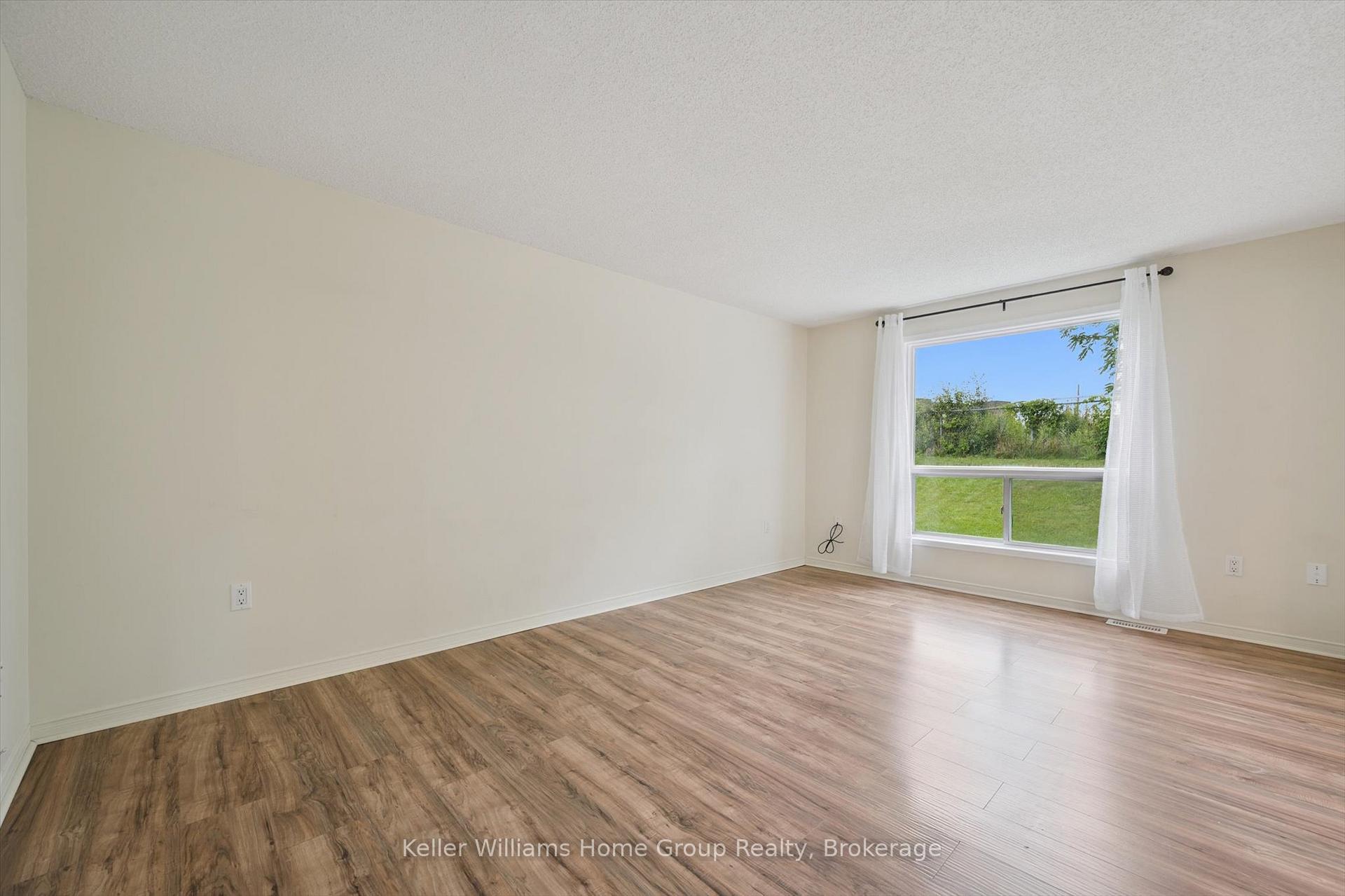 Photo 8 of 127 Moss Place, Guelph, Kortright West — HOMEH