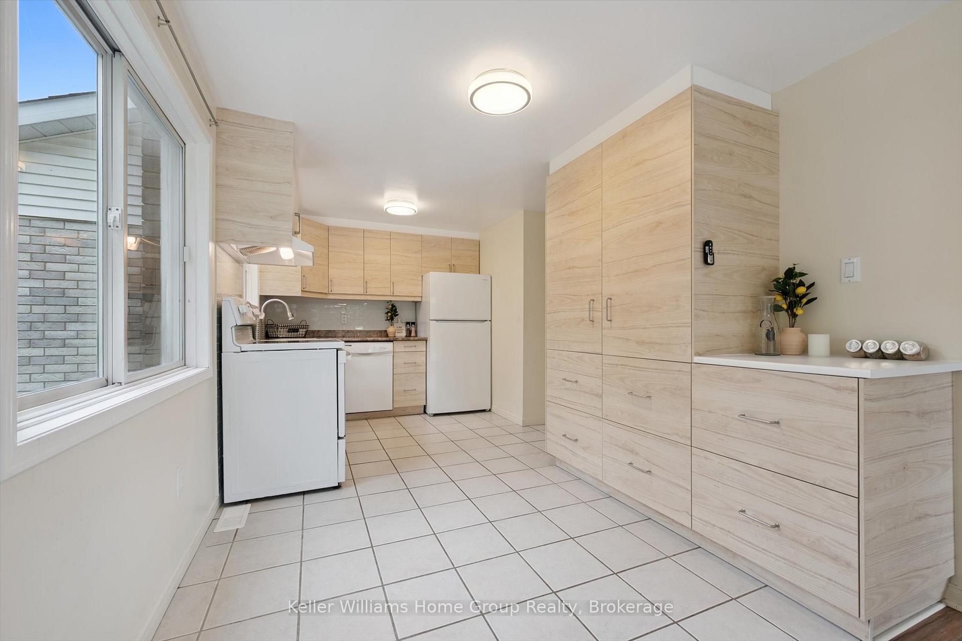 Photo 15 of 127 Moss Place, Guelph, Kortright West — HOMEH