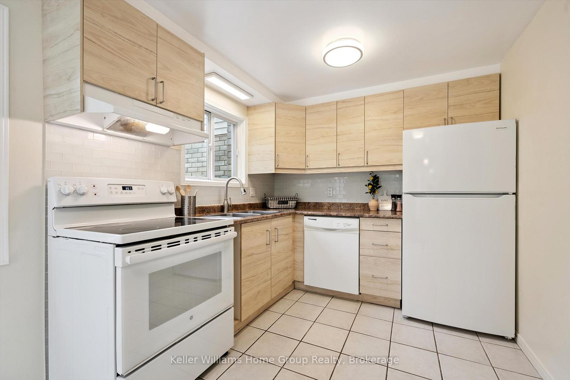 Photo 18 of 127 Moss Place, Guelph, Kortright West — HOMEH