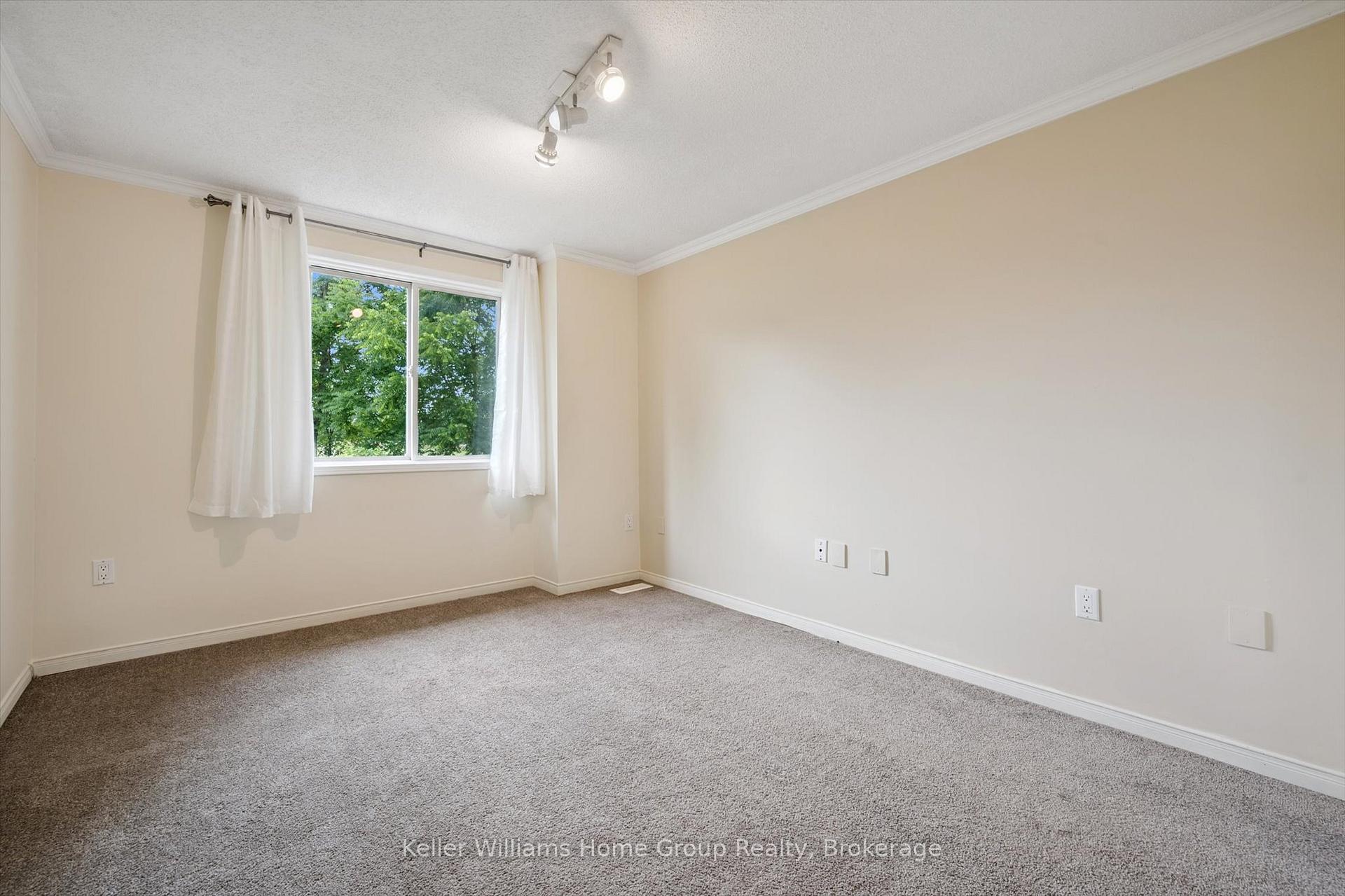 Photo 26 of 127 Moss Place, Guelph, Kortright West — HOMEH