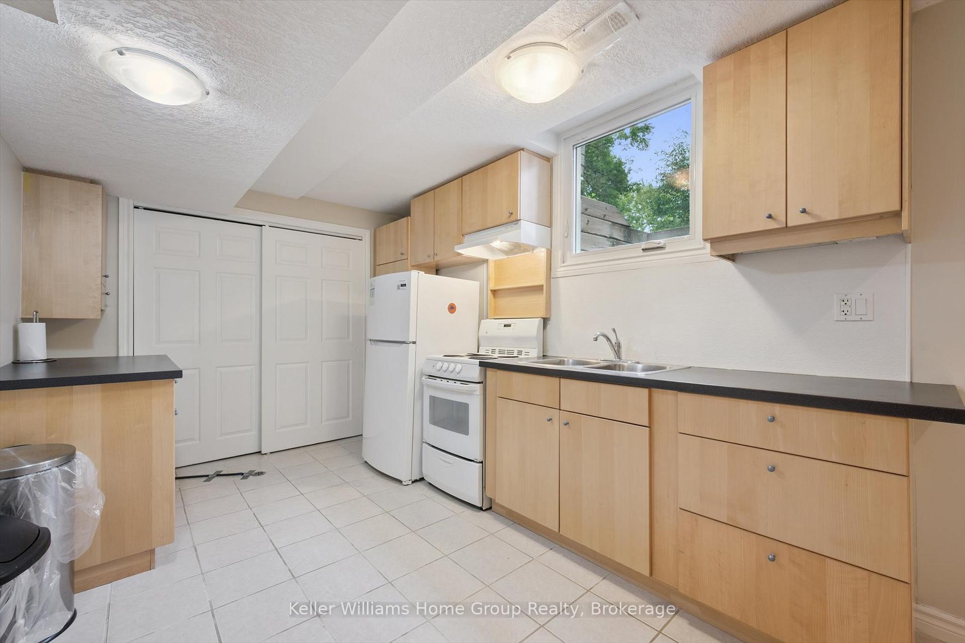 Photo 33 of 127 Moss Place, Guelph, Kortright West — HOMEH