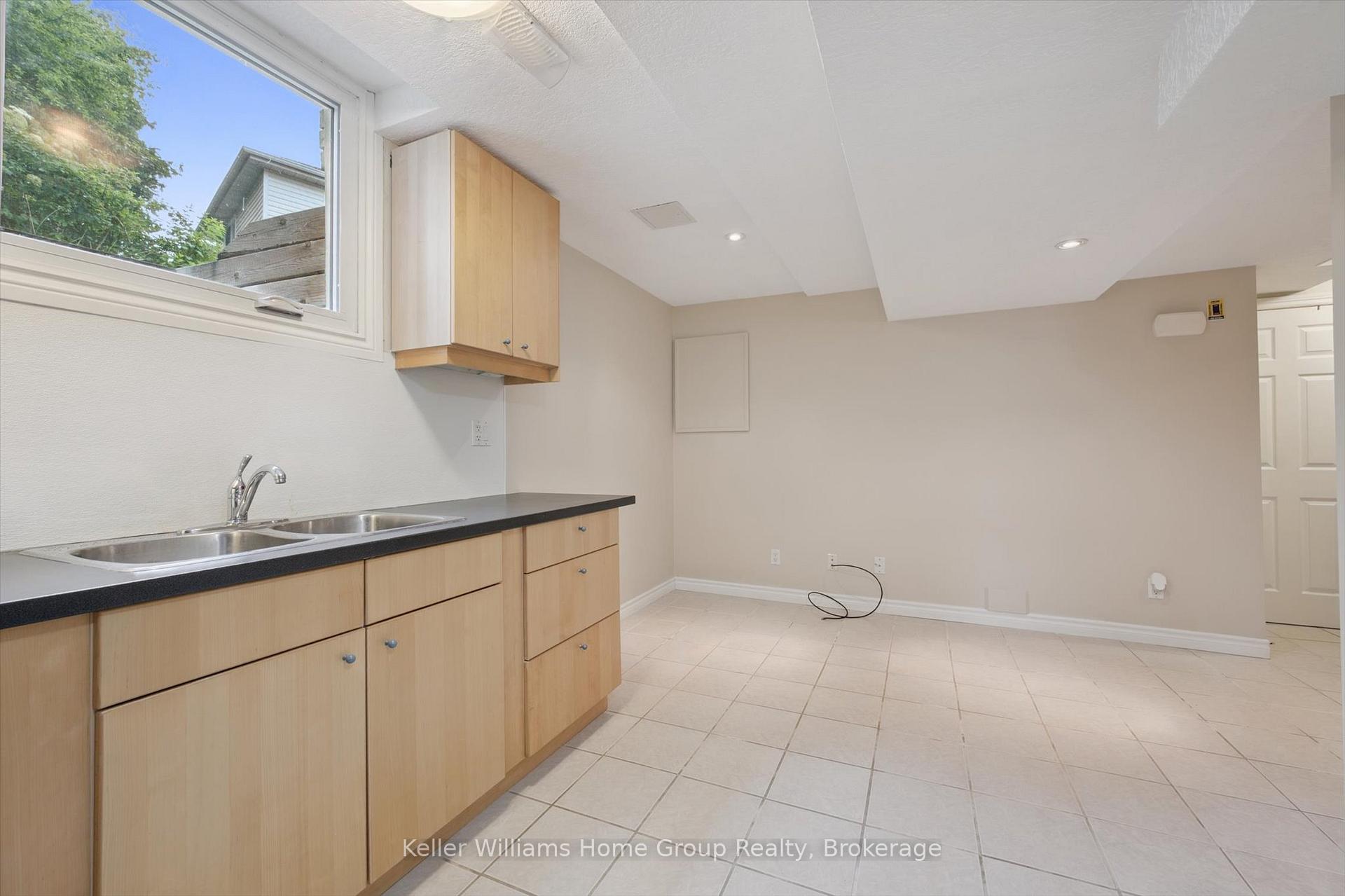 Photo 34 of 127 Moss Place, Guelph, Kortright West — HOMEH