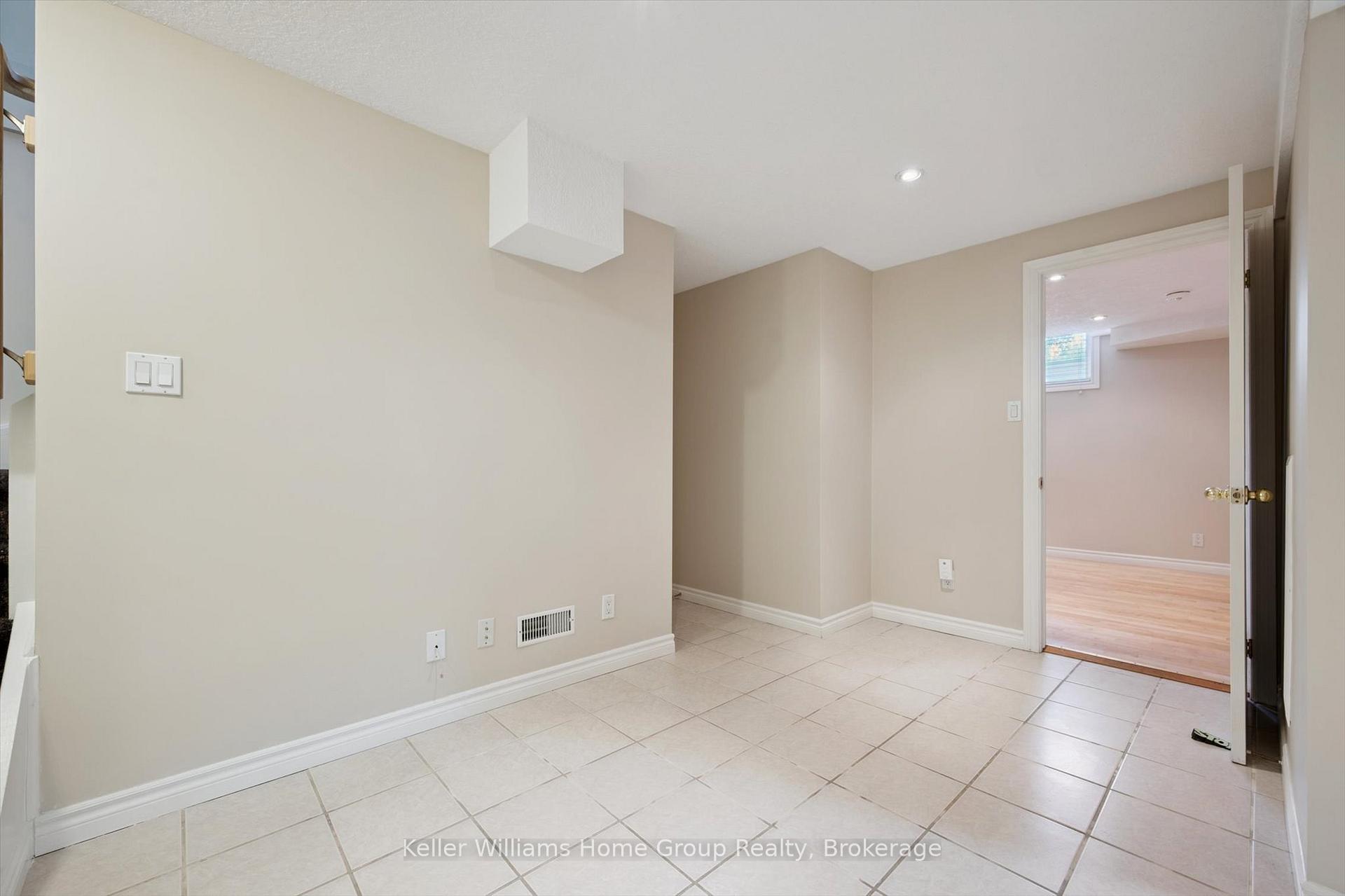 Photo 35 of 127 Moss Place, Guelph, Kortright West — HOMEH