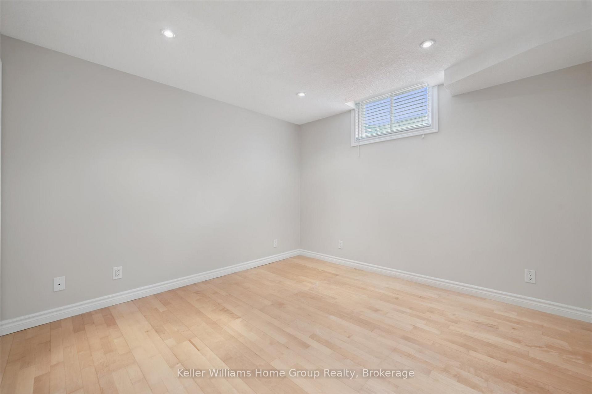 Photo 36 of 127 Moss Place, Guelph, Kortright West — HOMEH