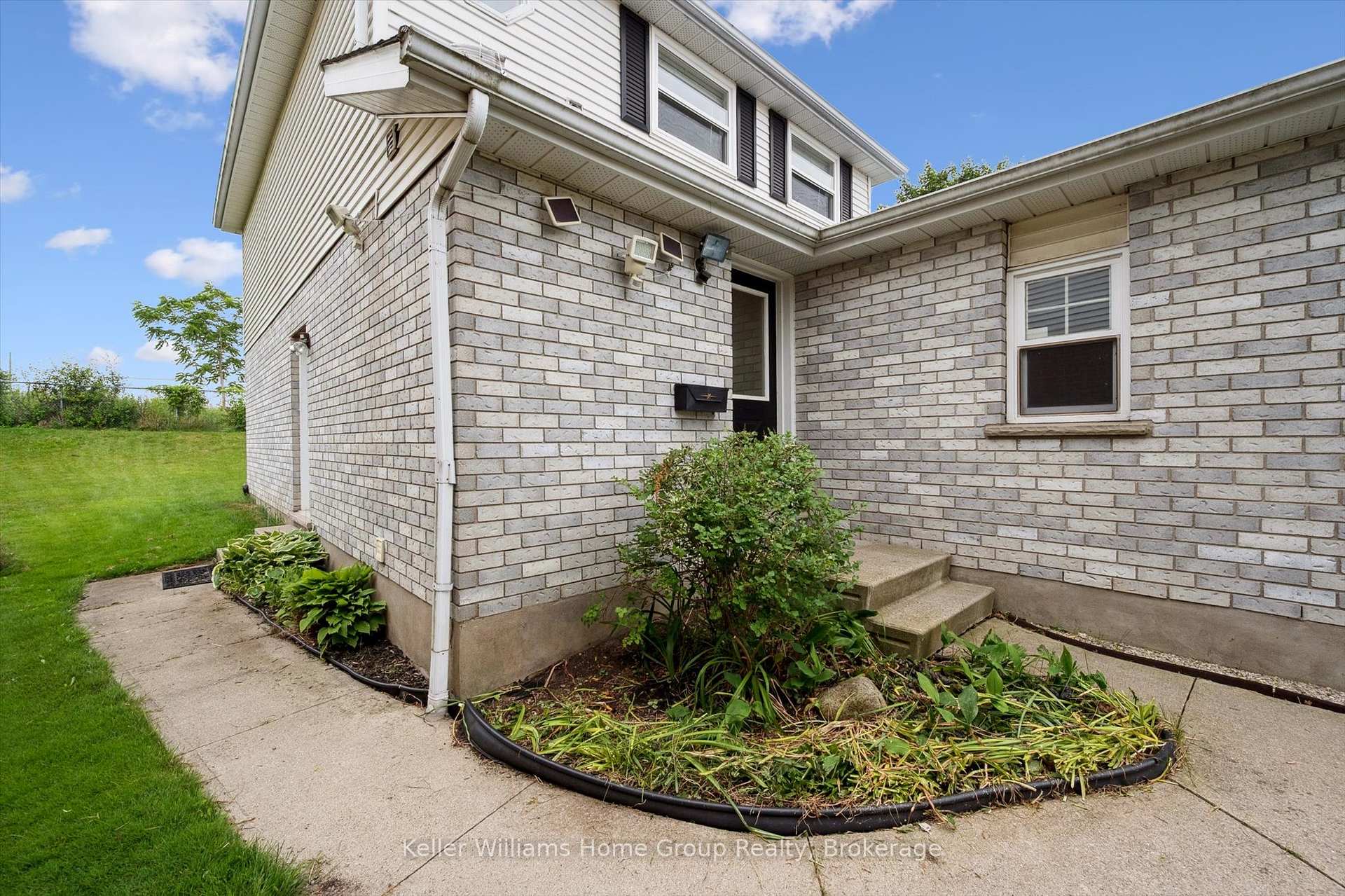 Photo 38 of 127 Moss Place, Guelph, Kortright West — HOMEH
