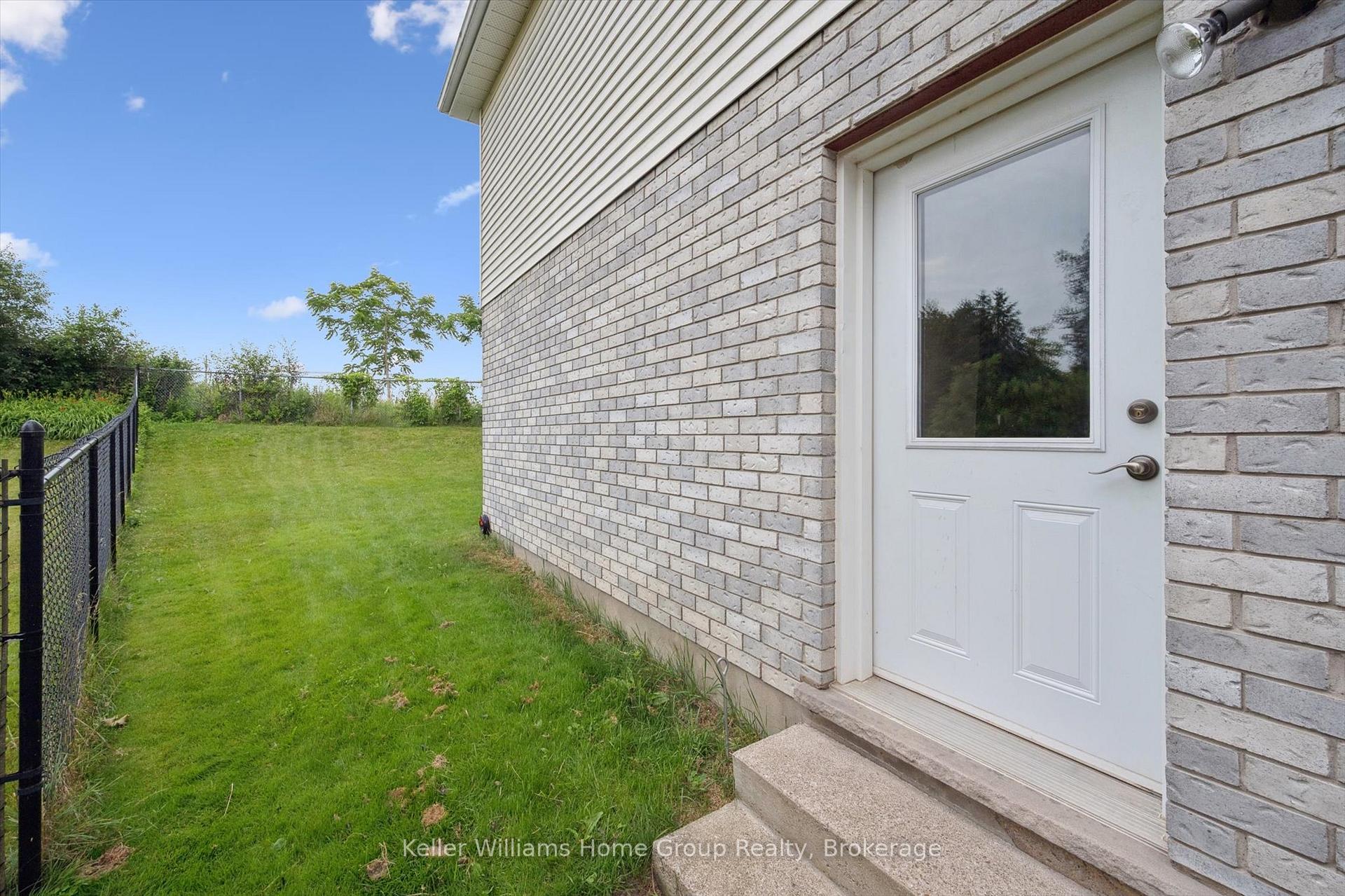 Photo 39 of 127 Moss Place, Guelph, Kortright West — HOMEH