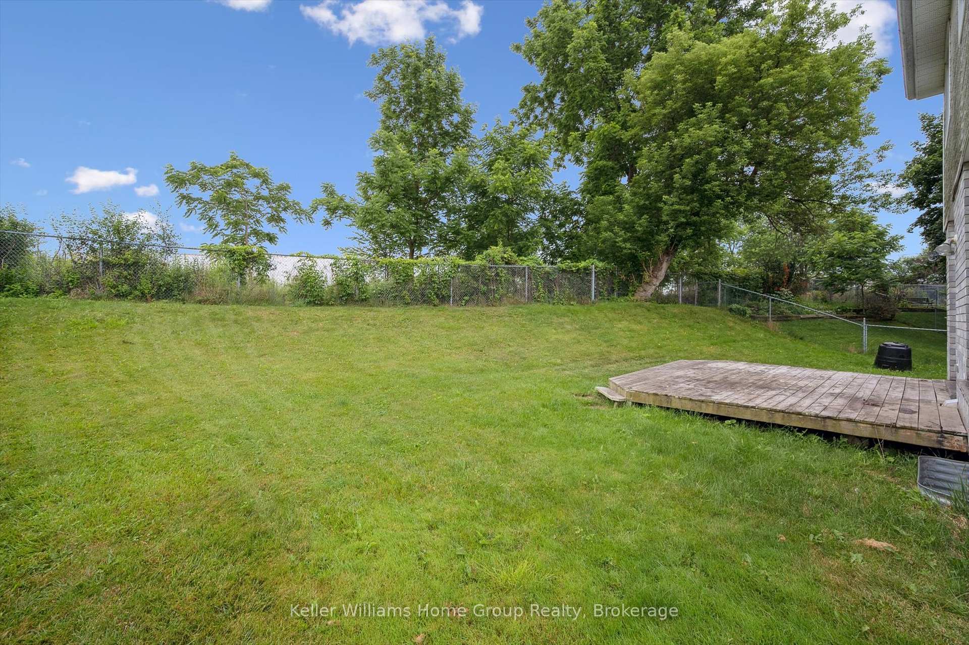 Photo 40 of 127 Moss Place, Guelph, Kortright West — HOMEH