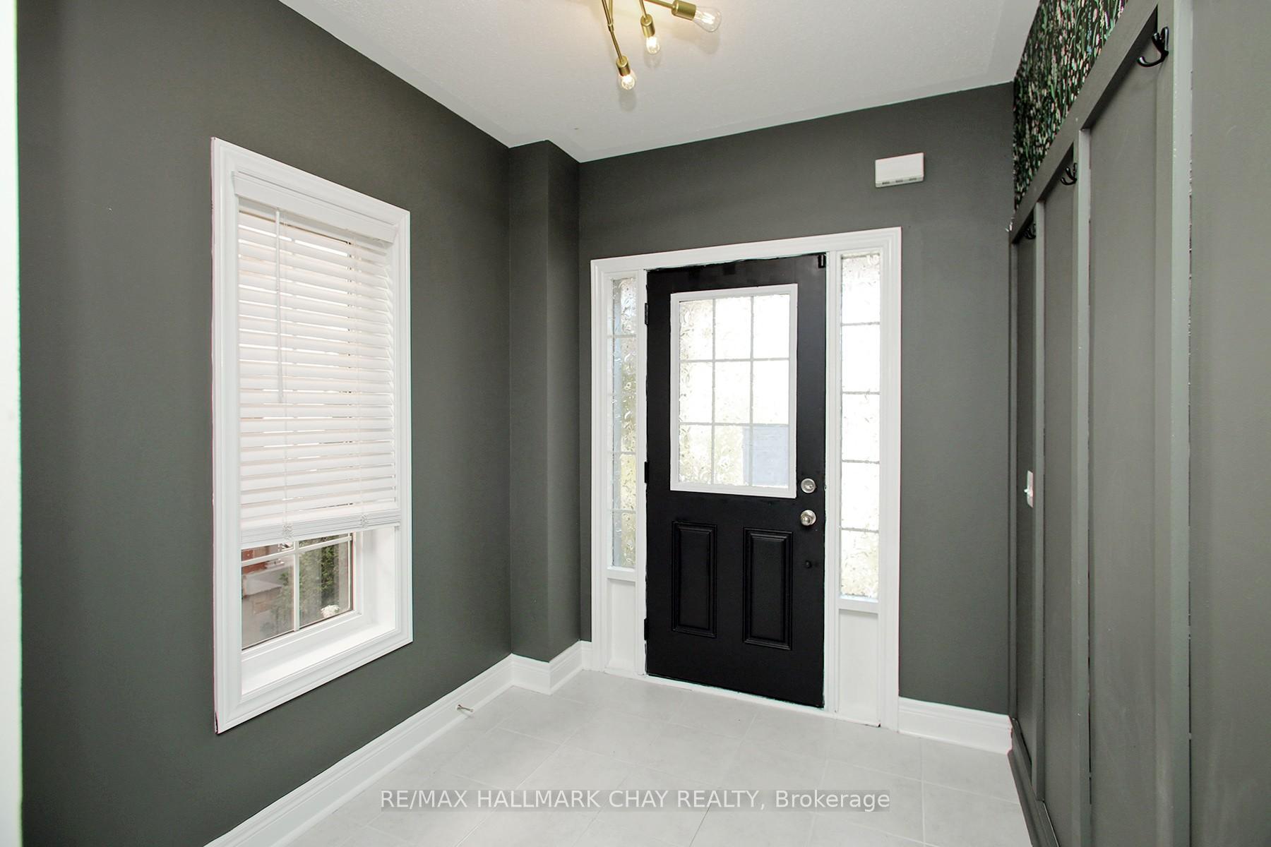 Photo 4 of 60 Bathgate Crescent, Clarington, Courtice — HOMEH