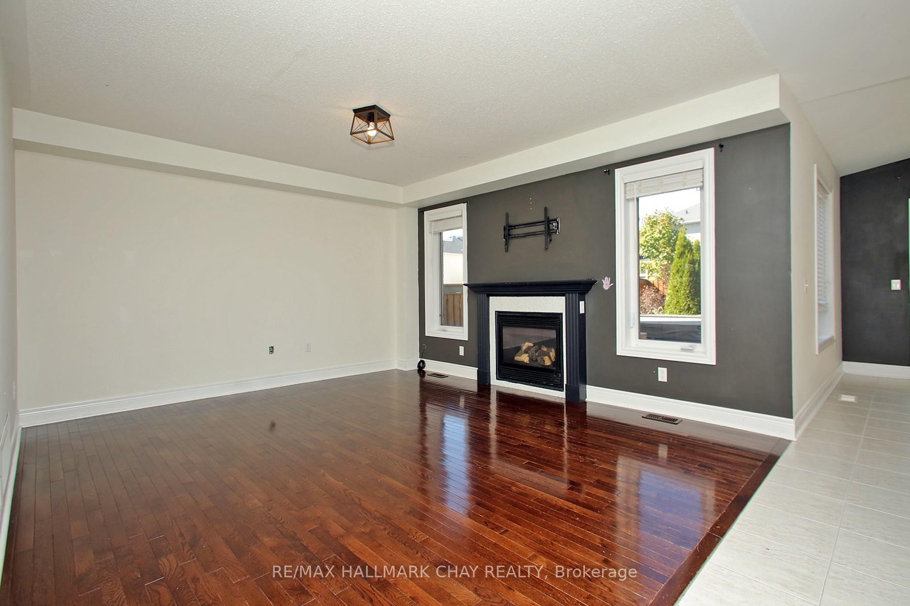 Photo 8 of 60 Bathgate Crescent, Clarington, Courtice — HOMEH